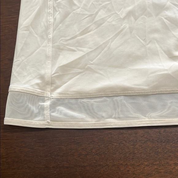 Lululemon open back women’s top - Picture 4 of 8